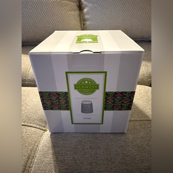 Hidalgo Scentsy Warmer - Picture 4 of 7